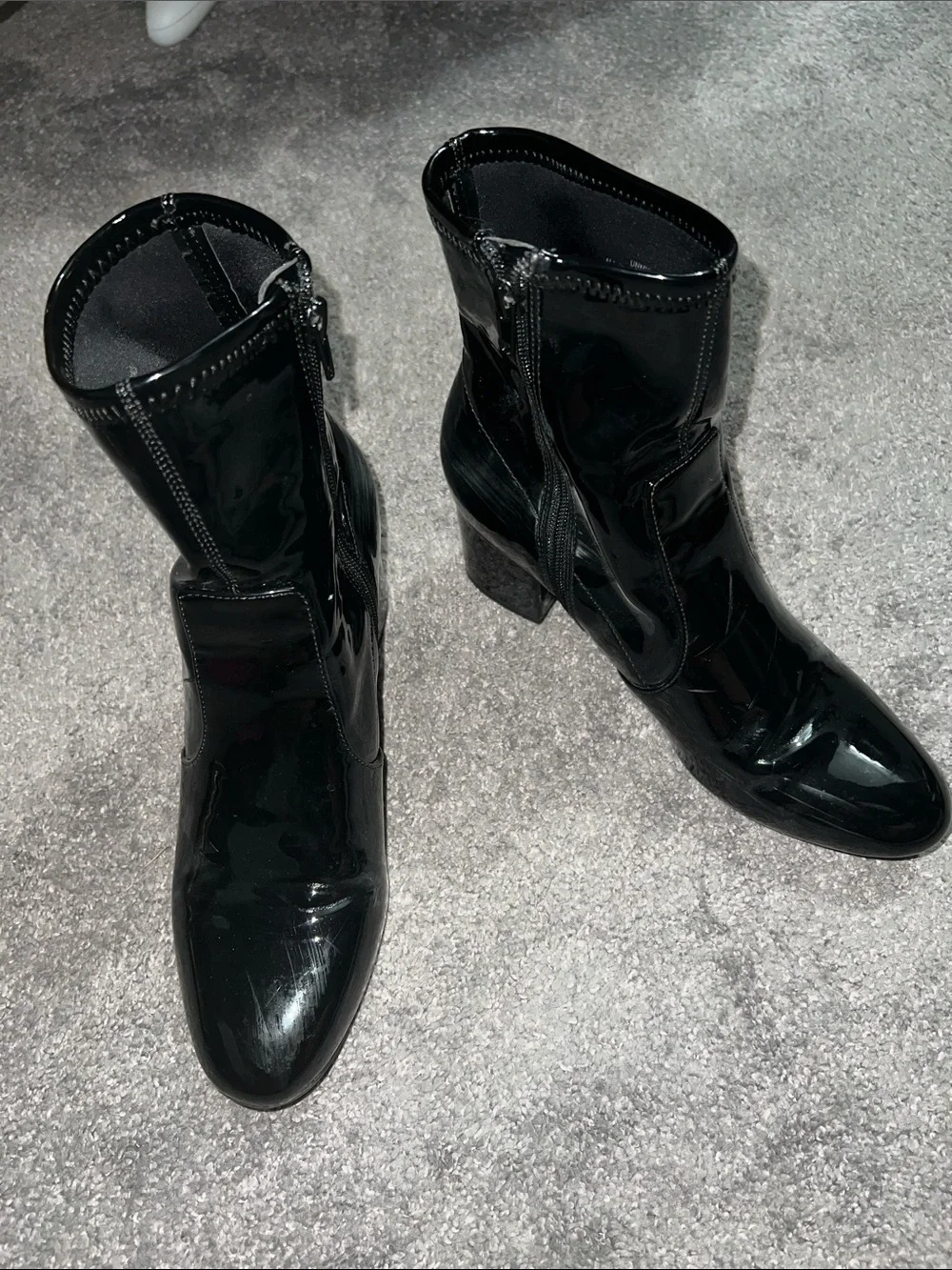 Unisa Faux Patent Leather bootie Sz 9